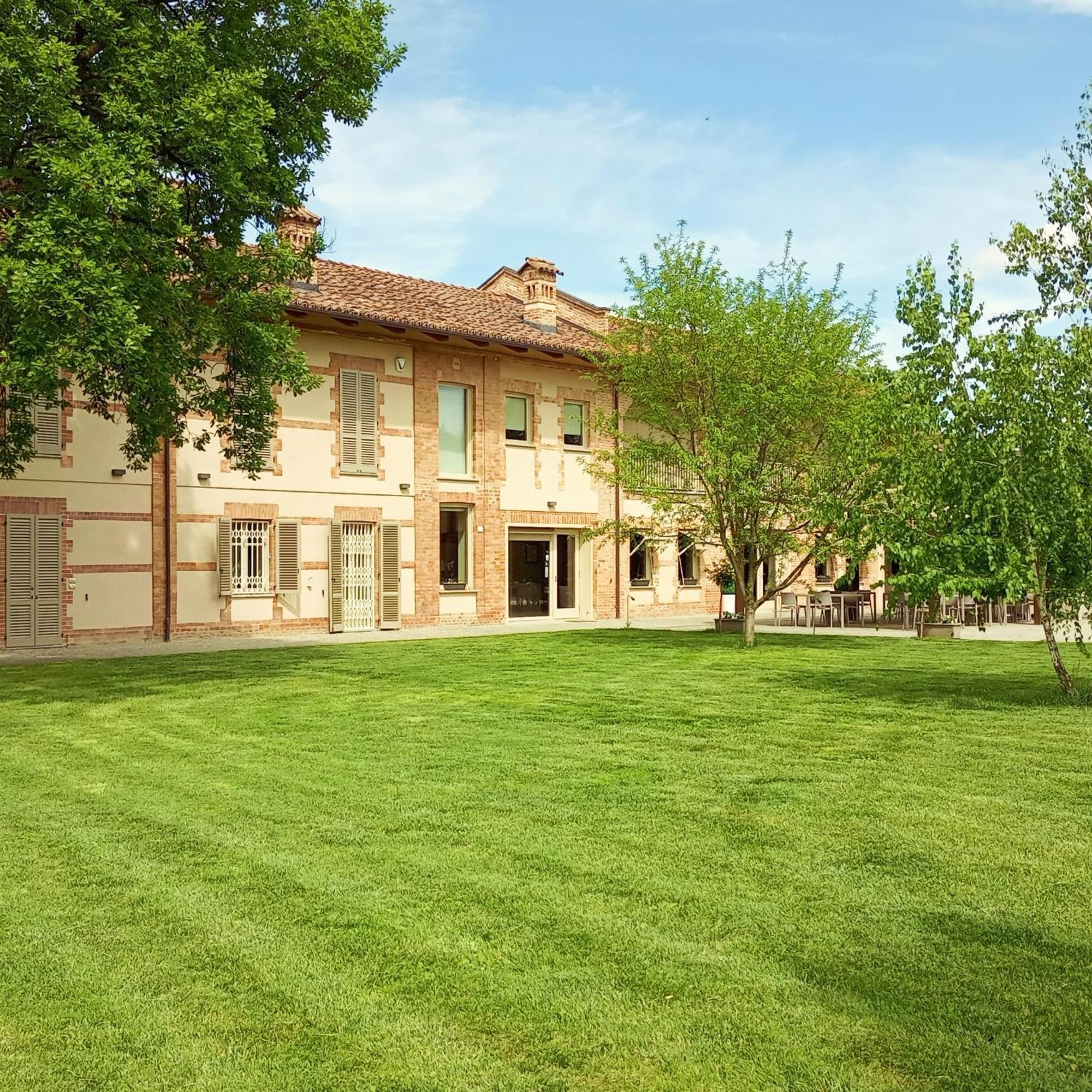 La Cascina Di Carlotta 1846 Agriturismo ألبا المظهر الخارجي الصورة